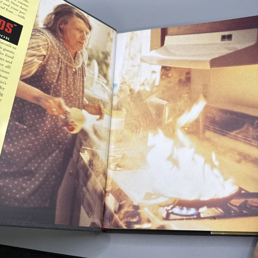 Sopranos Family Cookbook : As Compiled by Artie Bucco by Michele Scicolone,...